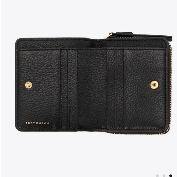 TORY BURCH PERRY BI-FOLD WALLET - Picture 7 of 7